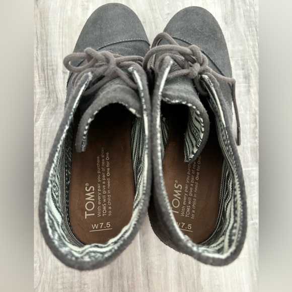 Toms Wedge Shoes - Picture 3 of 3